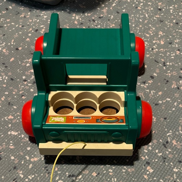 Vintage Fisher Price mini bus , 2 extra vehicles , 8 wooden people and 2 plastic - Picture 7 of 13